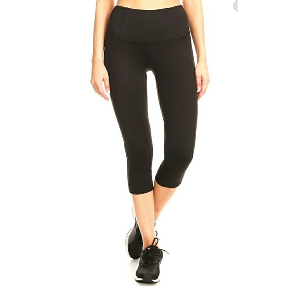 NWT- BLACK YOGA/WORKOUT CAPRIS W/LACE MESH PANELS - Picture 3 of 5